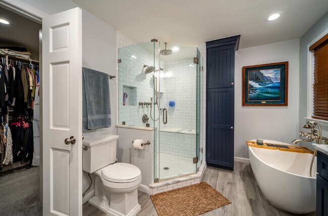 Building Photo - Extensively Renovated 4-Bedroom Home in Prime Location! Unbelievable custom kitchen.