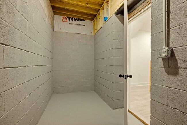 Building Photo - 420 Stonemeadow Rd