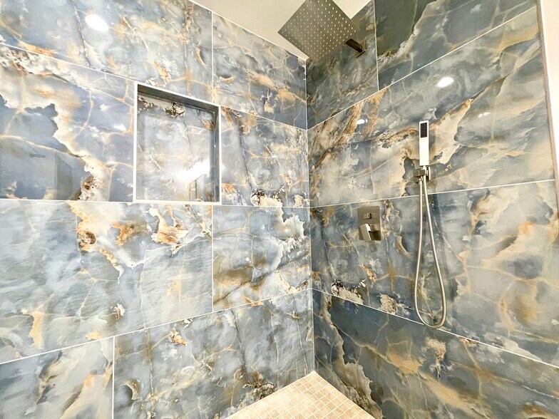 Building Photo - 2272 Collier Dr