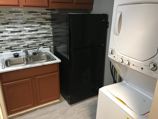 Building Photo - Patio Style Condo Home - Rent Ready