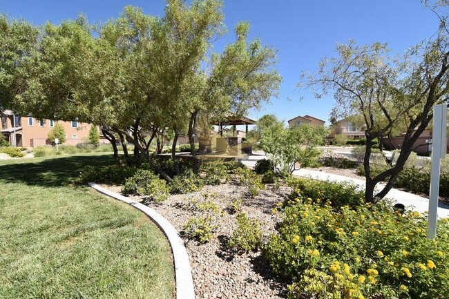 Building Photo - 7226 Summer Grove Ave