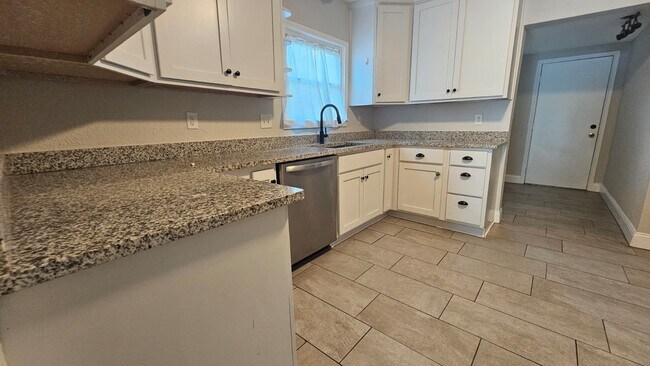 Building Photo - 4405 Alice St