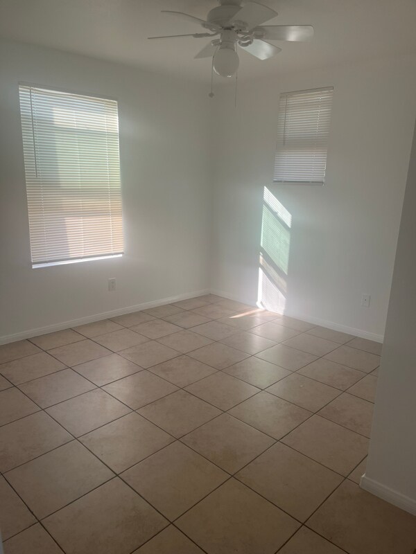 Building Photo - 102 W Hall Ave