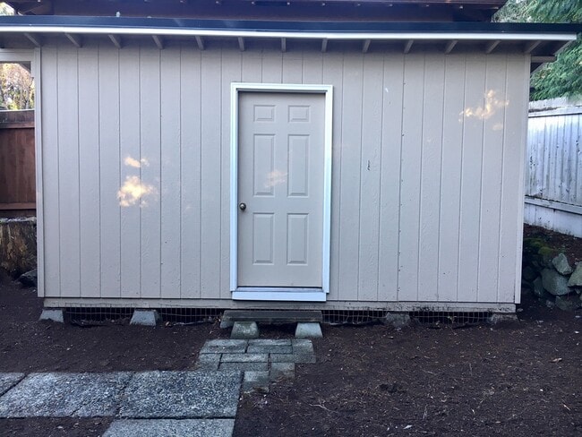 Building Photo - 3-Bed Charmer in Education Hill!