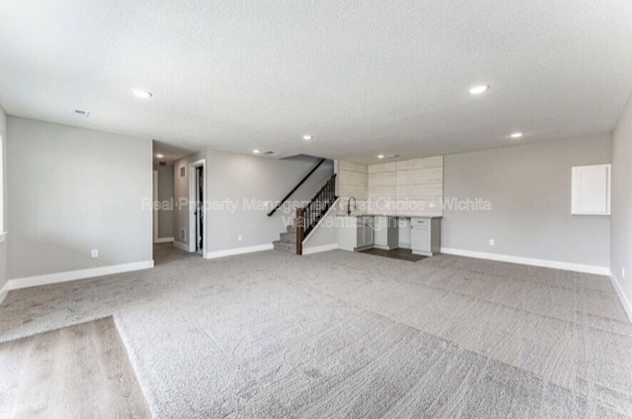 Building Photo - 1256 Main St