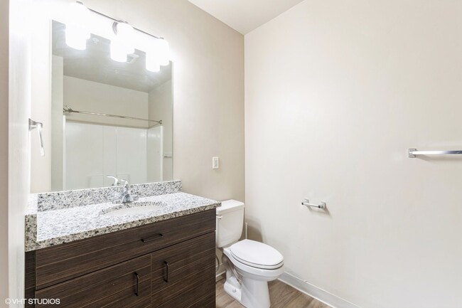 Building Photo - 2 Bed 2 Bath Apartment!