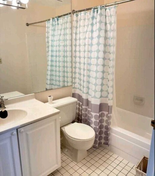 Building Photo - 111 W Maple St