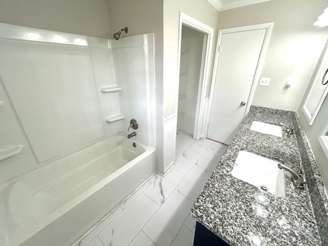 Building Photo - Move-In Ready 3 Bedroom Home with Garage & Private Yard