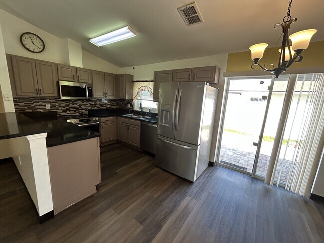 Building Photo - 659 Jaguar Ct