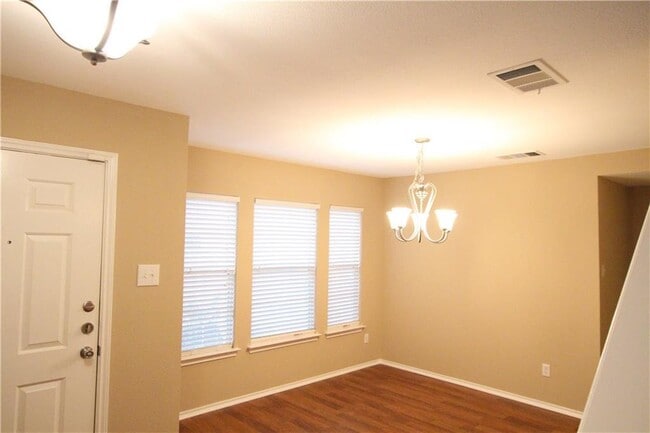 Building Photo - 207 Sunny Brook Dr