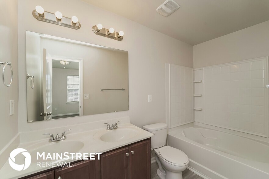 Building Photo - 13835 Circle Dr