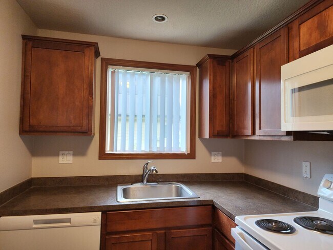 Building Photo - Townhouse in Newberg