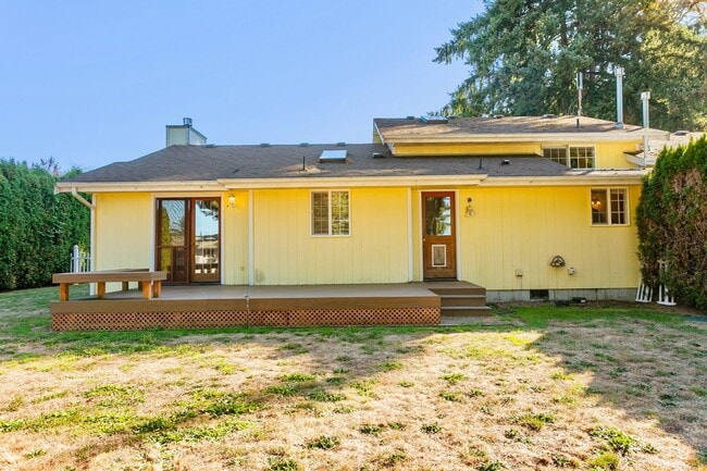 Building Photo - 2bd 2ba luxury duplex