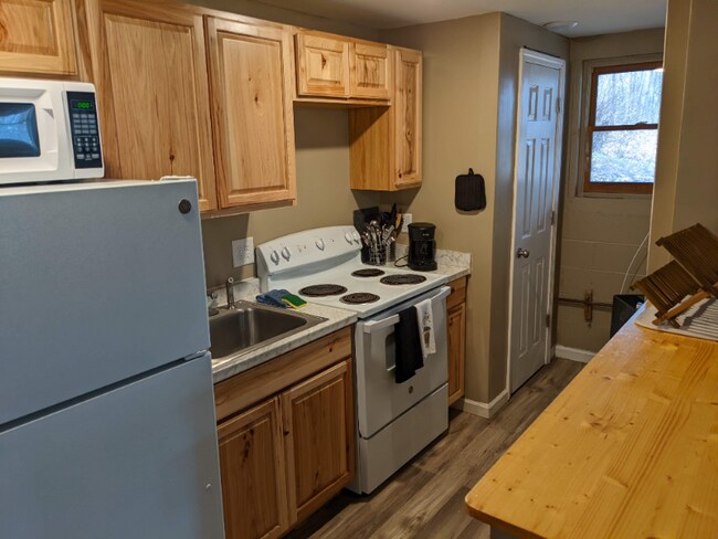 Building Photo - 361 Chestnut Knob Trl