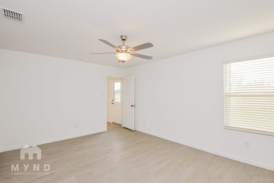 Building Photo - 2720 Mistwood Dr