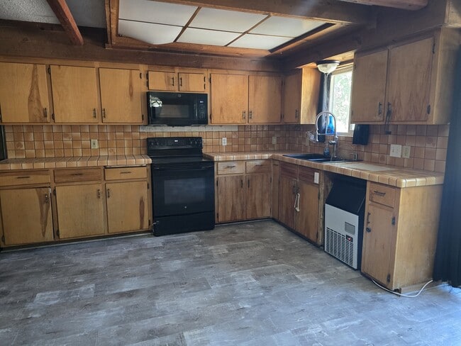 Building Photo - 49801 Canoga Dr