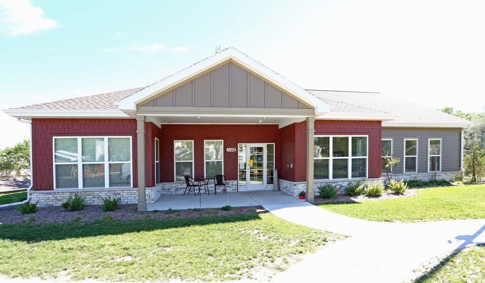 Leasing office - Seven Oaks Apartments