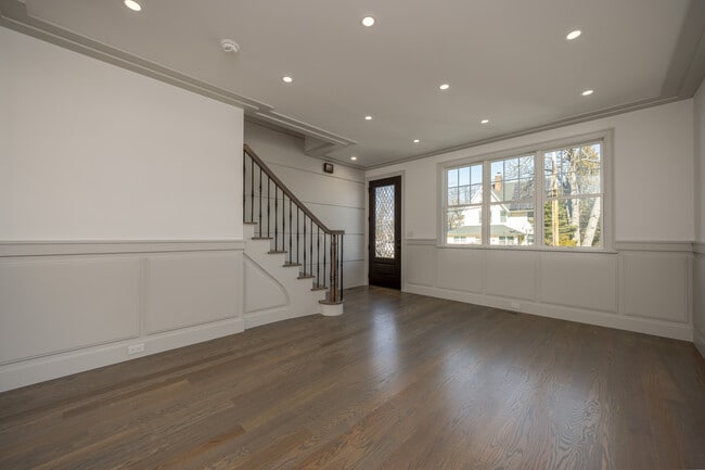 Building Photo - 7 Victoria Ln