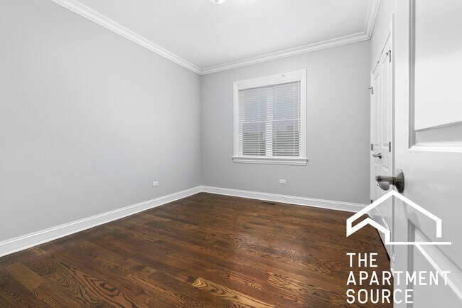 Building Photo - 1324 W Grand Ave