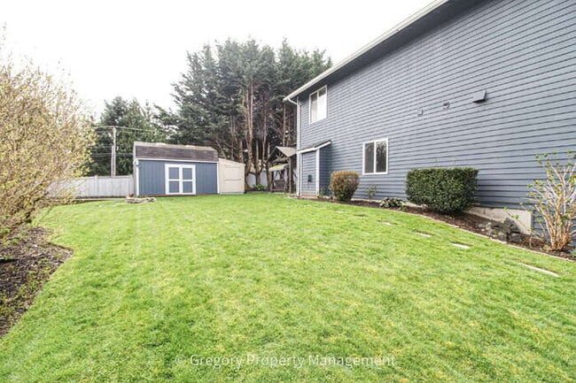 Building Photo - Well Maintained 1st Time Rental 4bed 3bath 2 Car 2076sf New Paint. Huge Fenced Backyard A/C