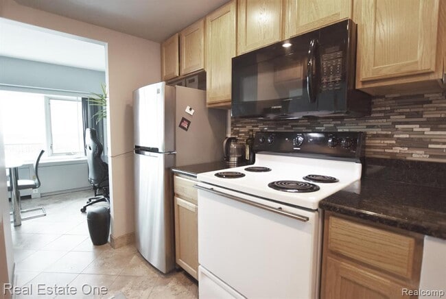 Building Photo - 555 E William St