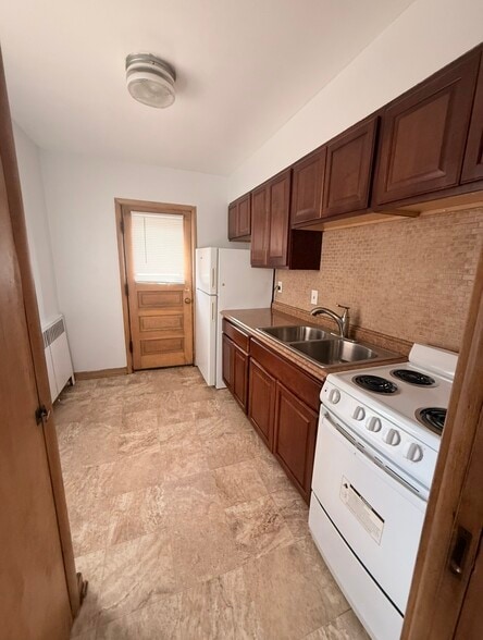 Building Photo - 4002 N Farwell Ave