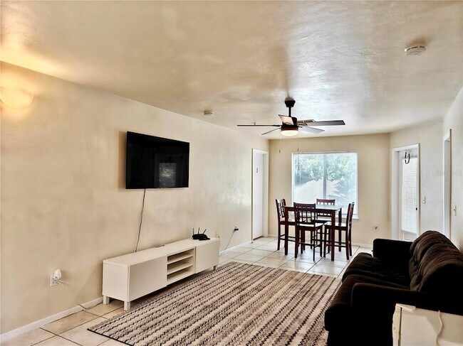Building Photo - 4000 SW 23rd St