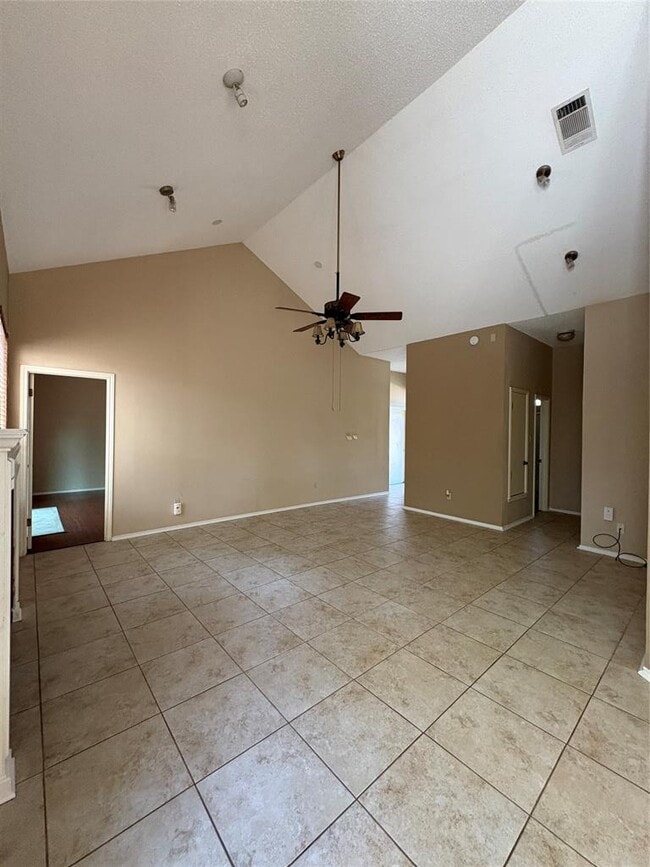 Building Photo - 2216 Quiet Wood Dr