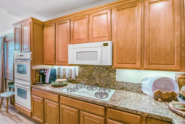 Building Photo - 41538 Corte Jalisco