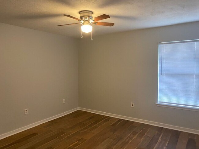 Building Photo - 3 Bed/2 Bath house for rent in Barnett Bend- Flowood