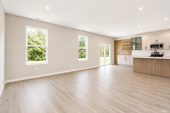 Building Photo - 3559 Canal Square Dr