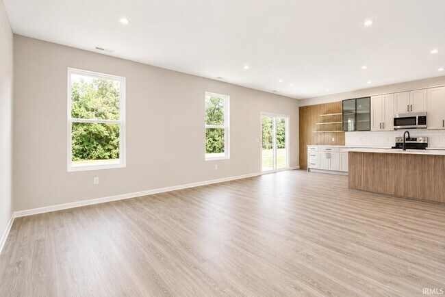 Building Photo - 3561 Canal Square Dr