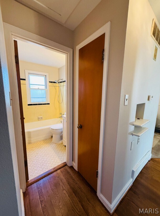 Building Photo - 9720 Gloucester Dr