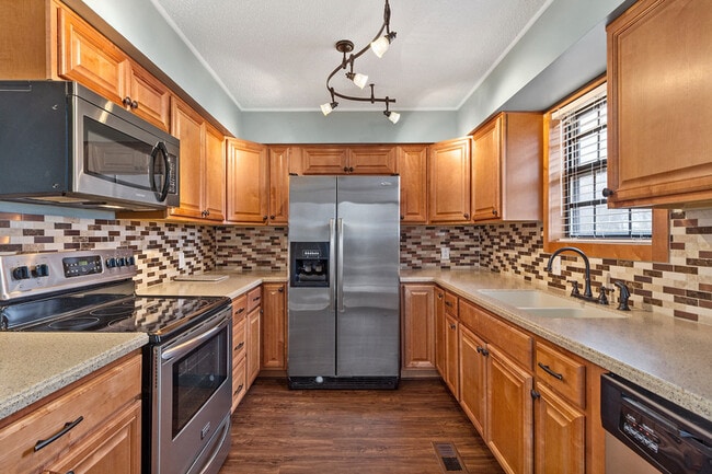 Building Photo - 618 E Johnston St