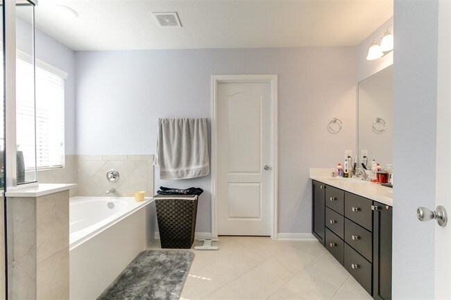 Building Photo - 16410 Mueschke Rd