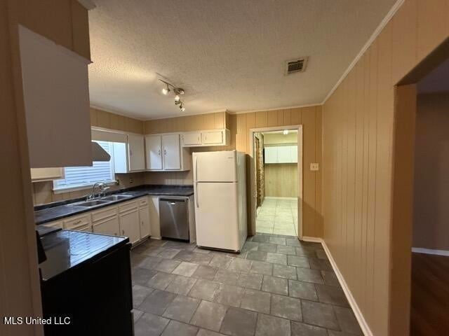 Building Photo - 320 Springdale Cir