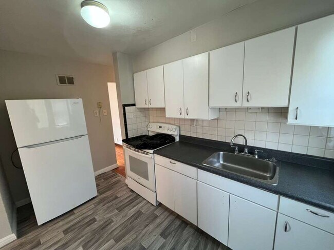 Building Photo - 9813 Lullaby Ln