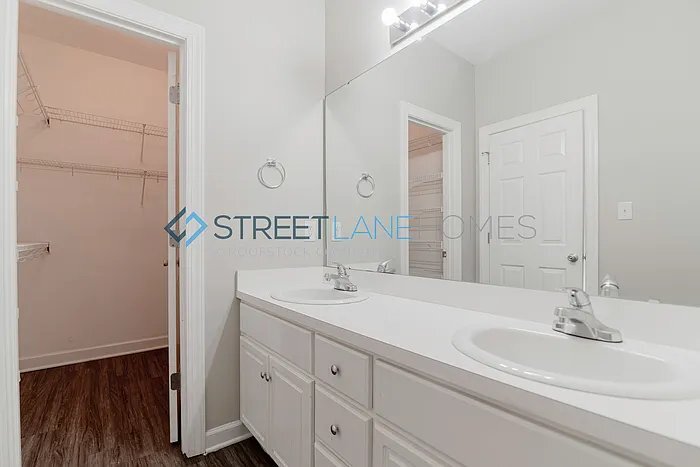 Building Photo - 3520 Wescott Dr NW