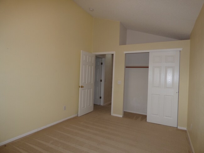 Building Photo - Fabulous Highlands Ranch Home!