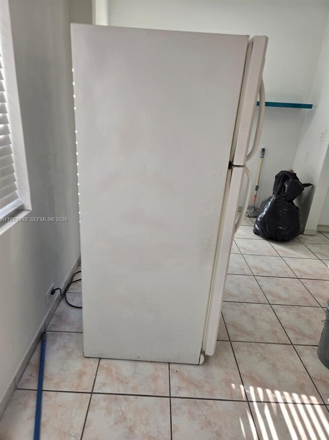 Building Photo - 7124 Bay Dr