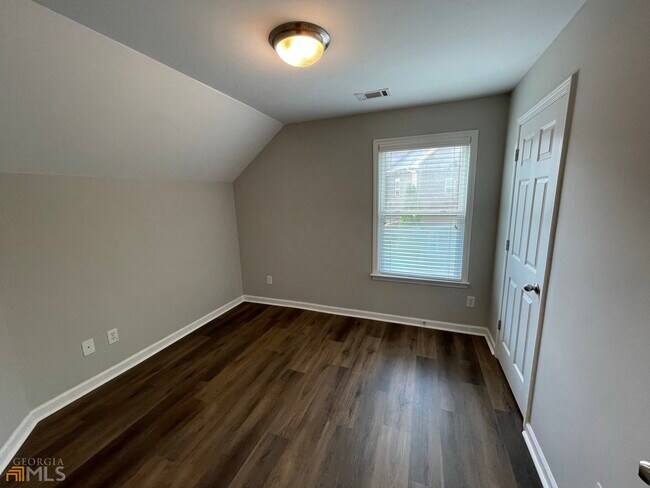 Building Photo - 79 Covington Terrace