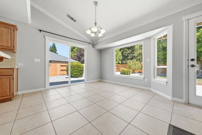 Building Photo - Very clean move in ready dog friendly
