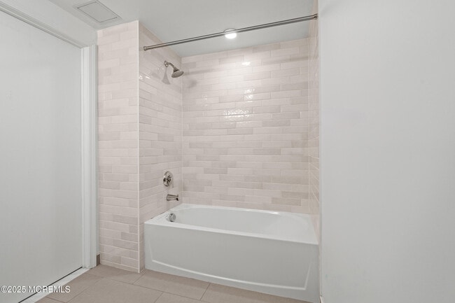 Building Photo - 165 Pavilion Ave