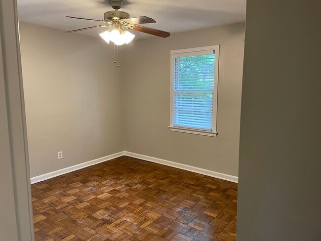 Building Photo - Spacious 4-Bedroom Home Just Minutes from the University of Memphis!