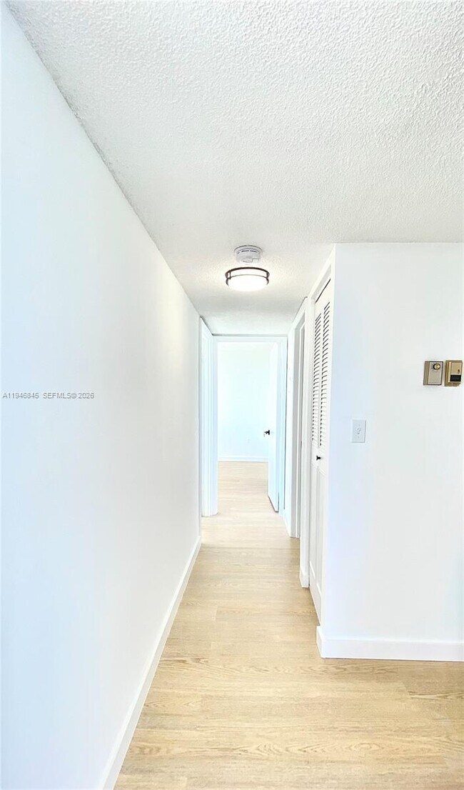 Building Photo - 1200 NE Miami Gardens Dr