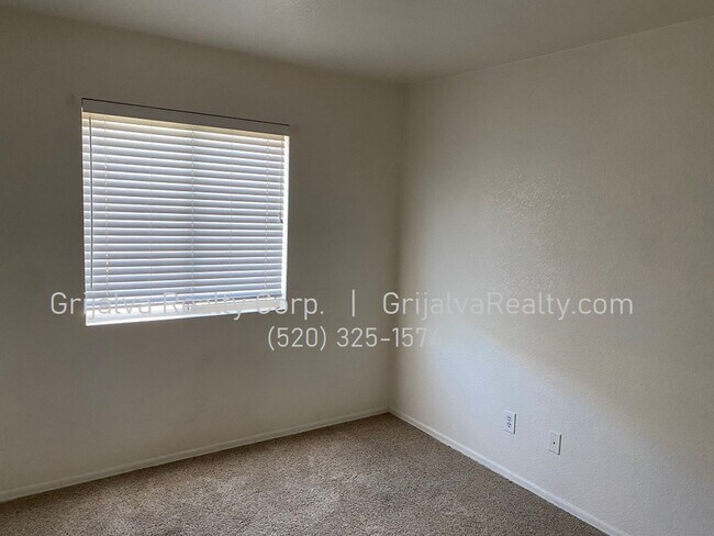 Building Photo - 1595 W Beantree Ln