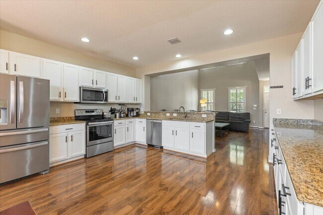 Building Photo - 3190 Coneflower Dr