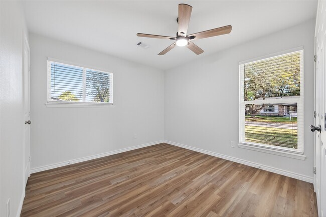 Building Photo - 1920 Ripple Creek Dr