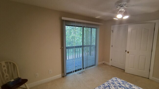 Building Photo - 423 Brightwood Dr
