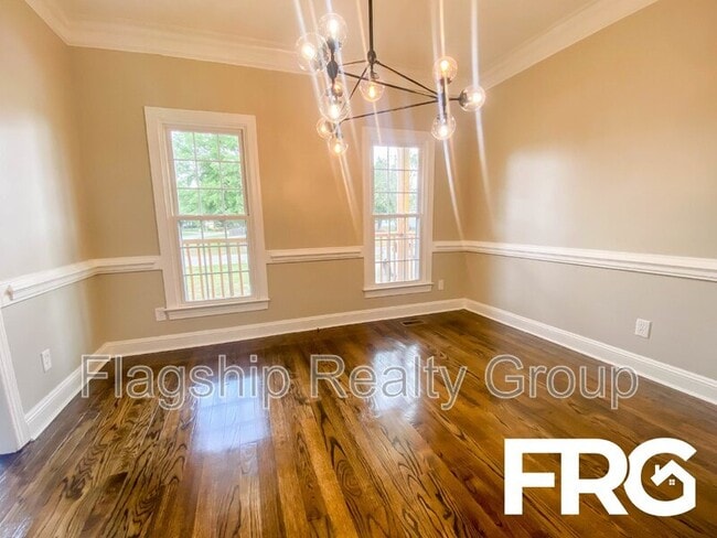 Building Photo - 232 N Marion Dr